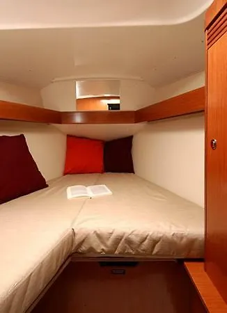 Botel Indira